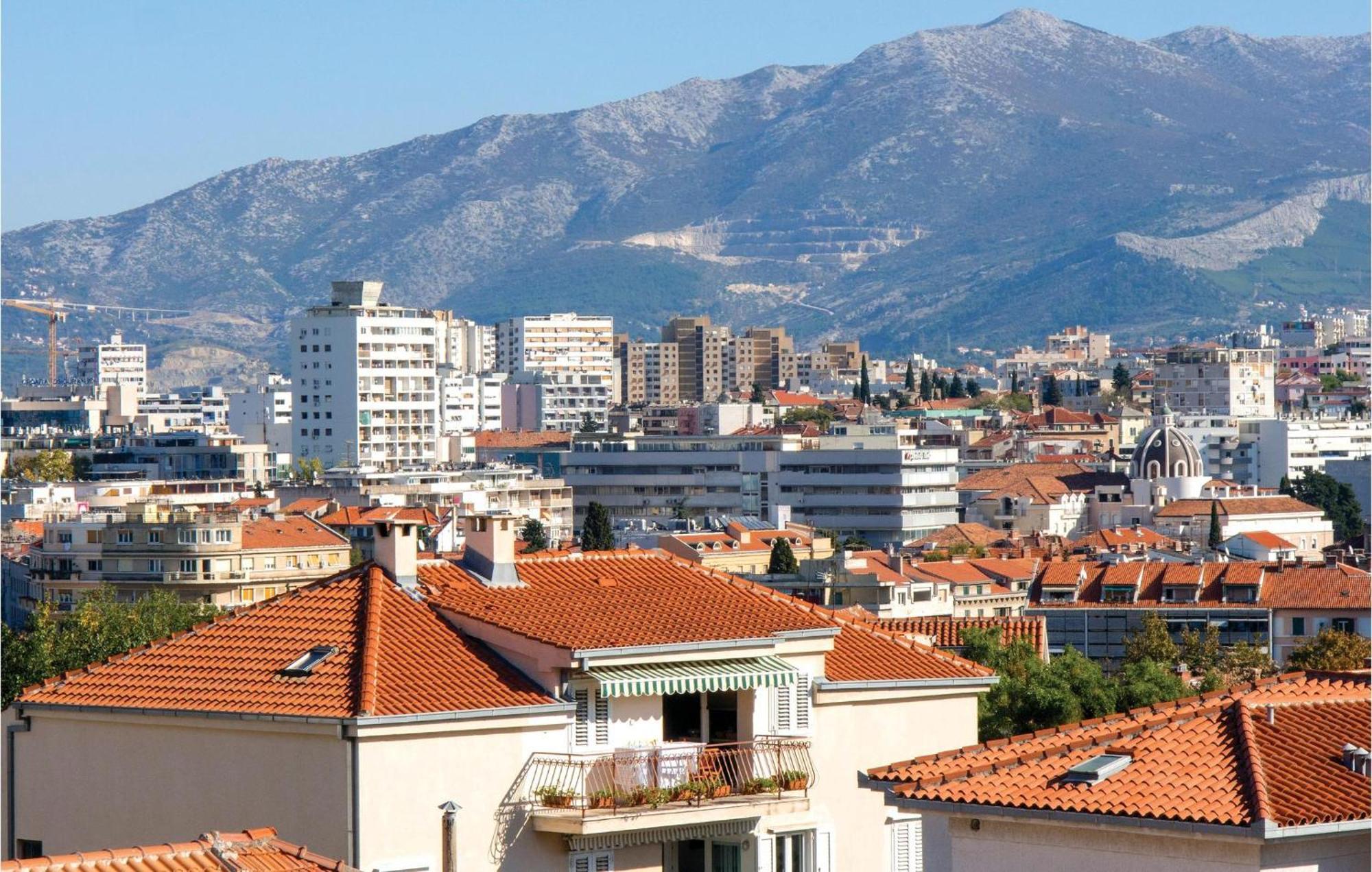 Lovely Apartment In Split With Wifi Экстерьер фото