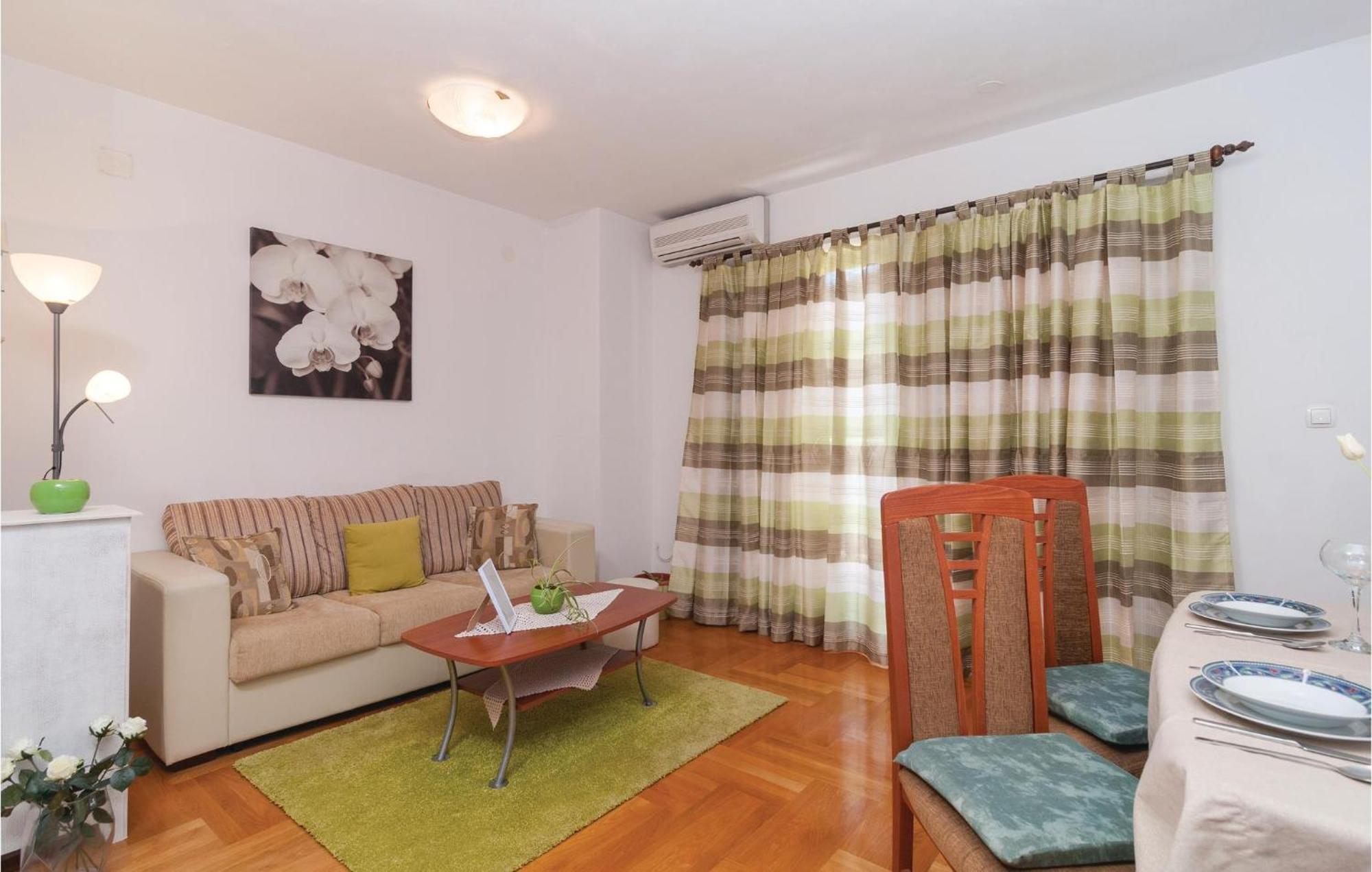 Lovely Apartment In Split With Wifi Экстерьер фото
