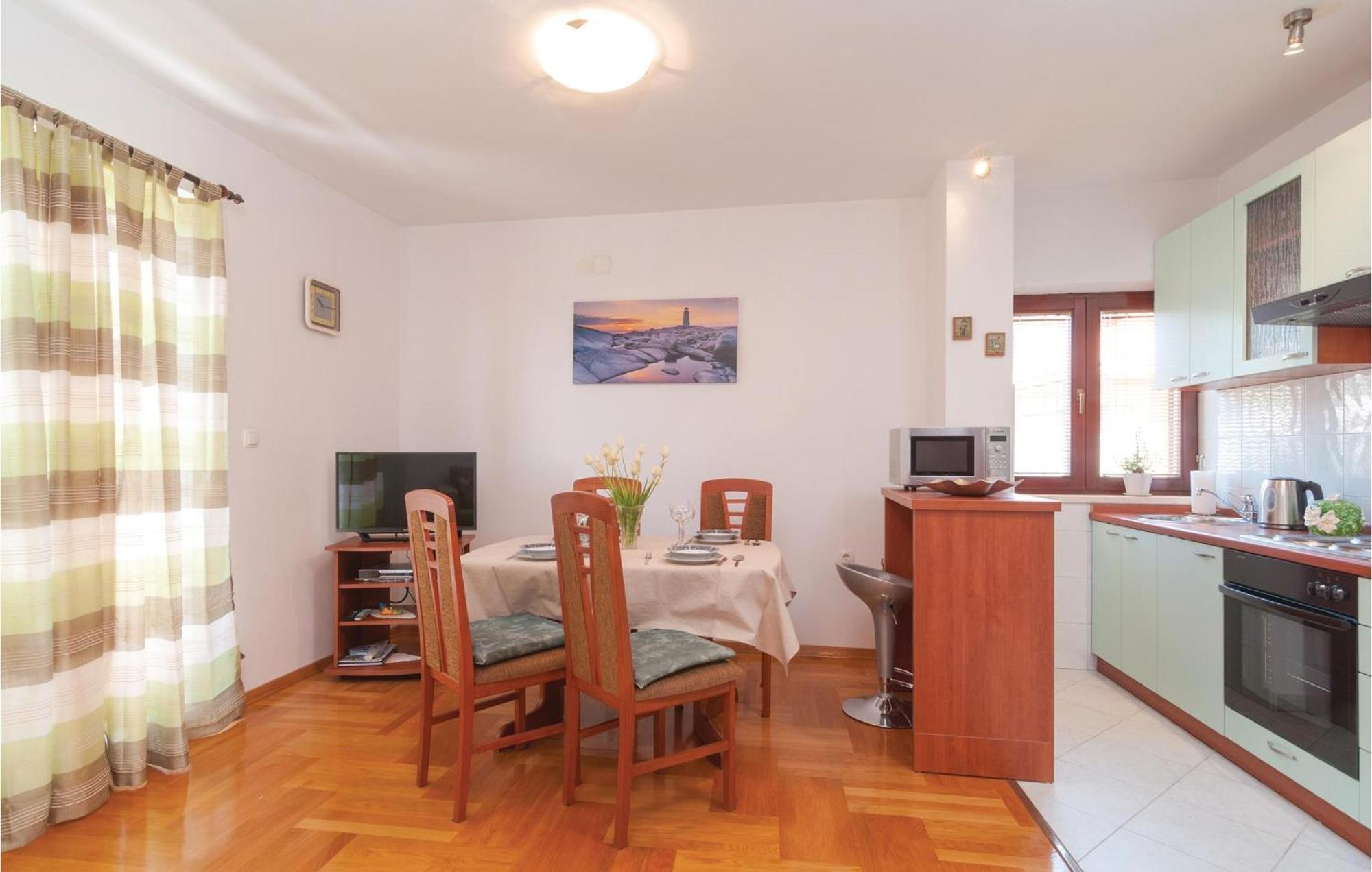 Lovely Apartment In Split With Wifi Экстерьер фото