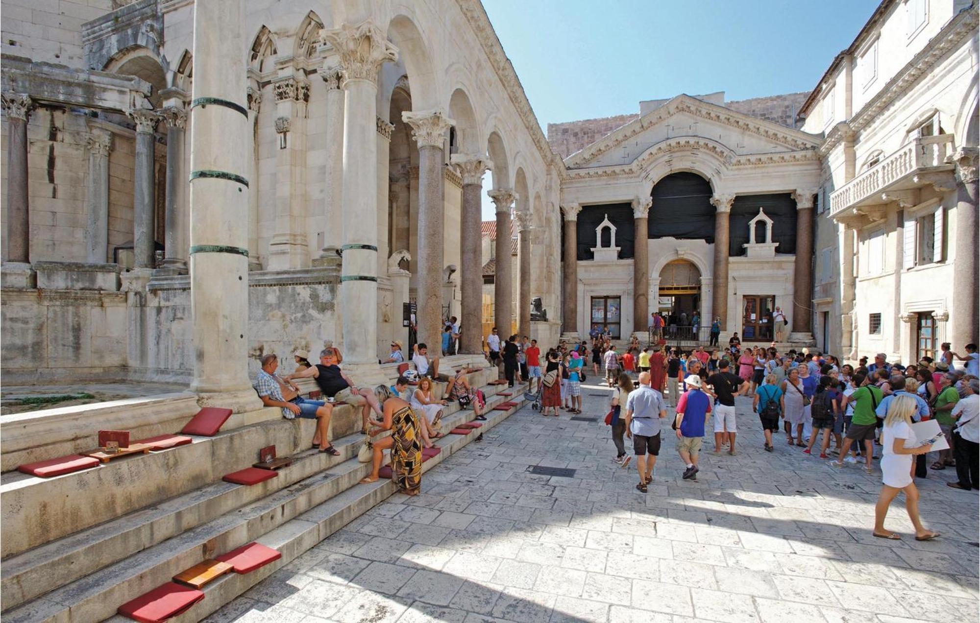 Lovely Apartment In Split With Wifi Экстерьер фото